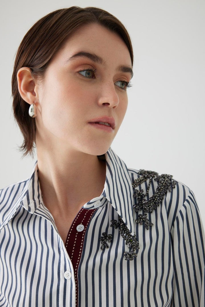 İşleme Detaylı Bele Oturan Slim fit Çizgili Gömlek
