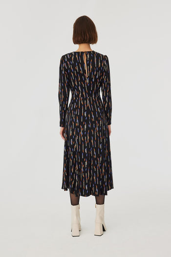 V Yakalı İşleme Detaylı Elbise