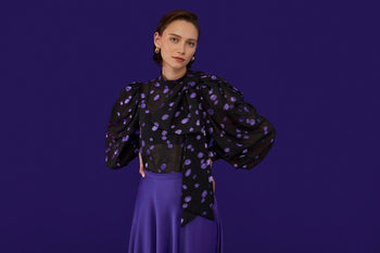 Yakası Çıkarılabilir Aksesuarlı Metalik Bluz