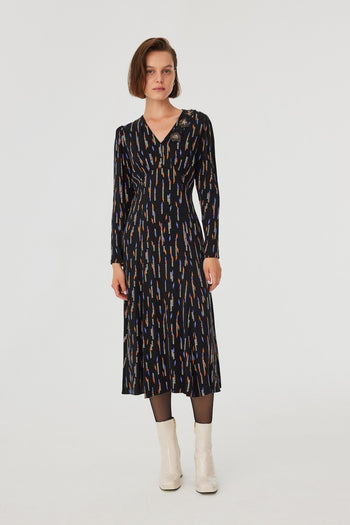 V Yakalı İşleme Detaylı Elbise