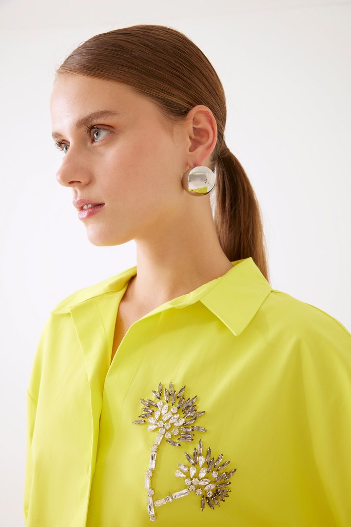 Nakışlı ve Uzun Kollu Gömlek Modeli