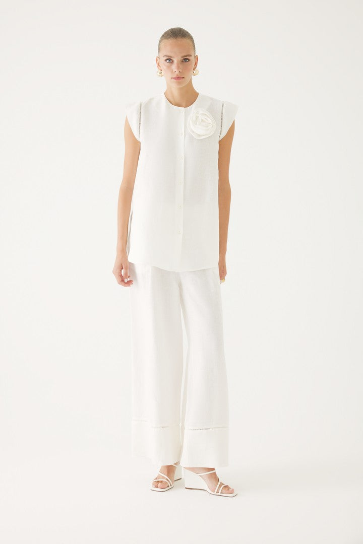 Çiçek İşlemeli Keten Gömlek