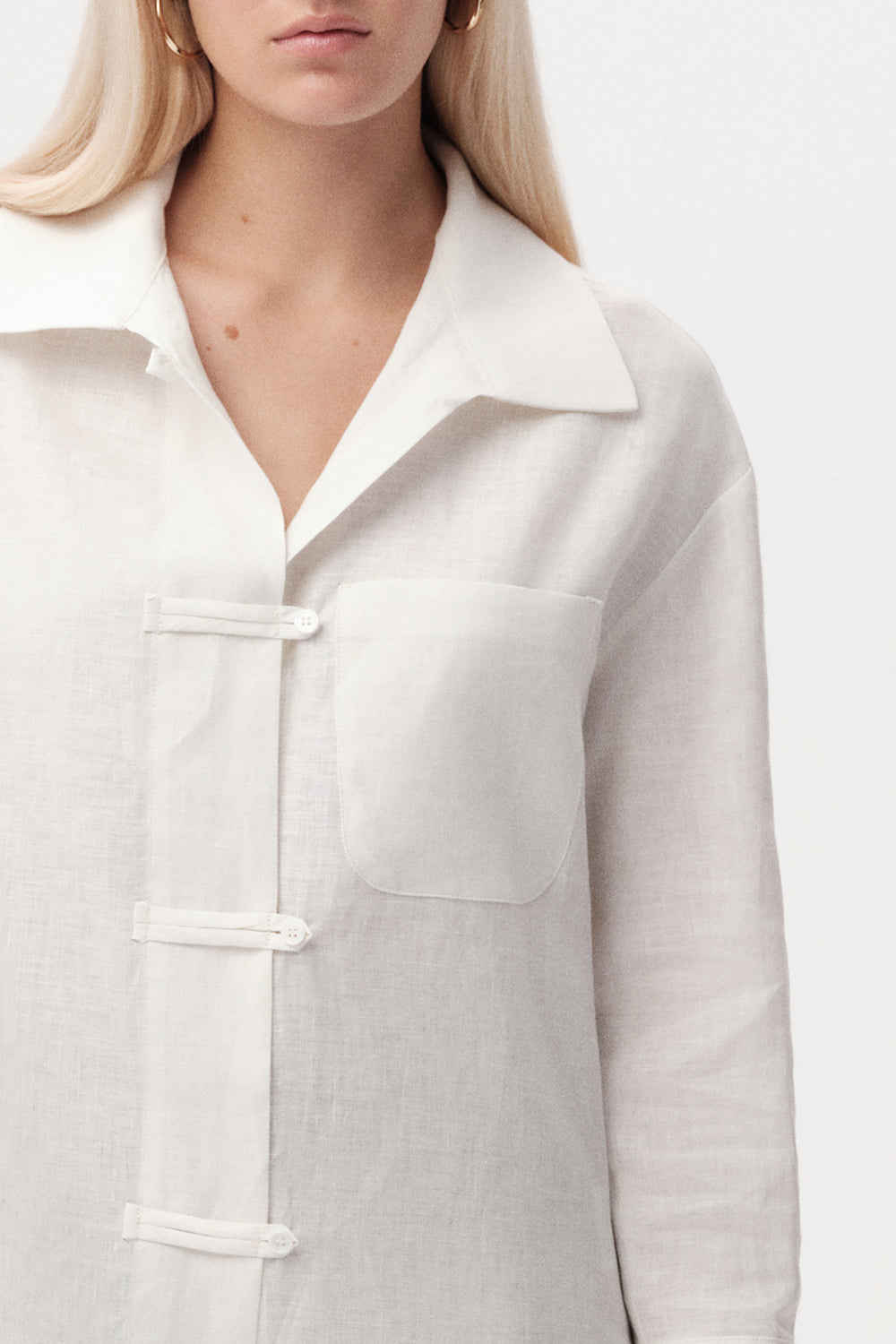 Uzun Kollu Cepli Düğmeli Keten Regular Beyaz Gömlek