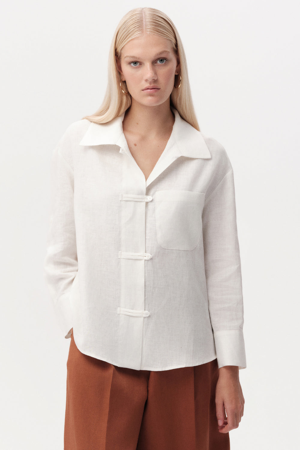 Uzun Kollu Cepli Düğmeli Keten Regular Beyaz Gömlek