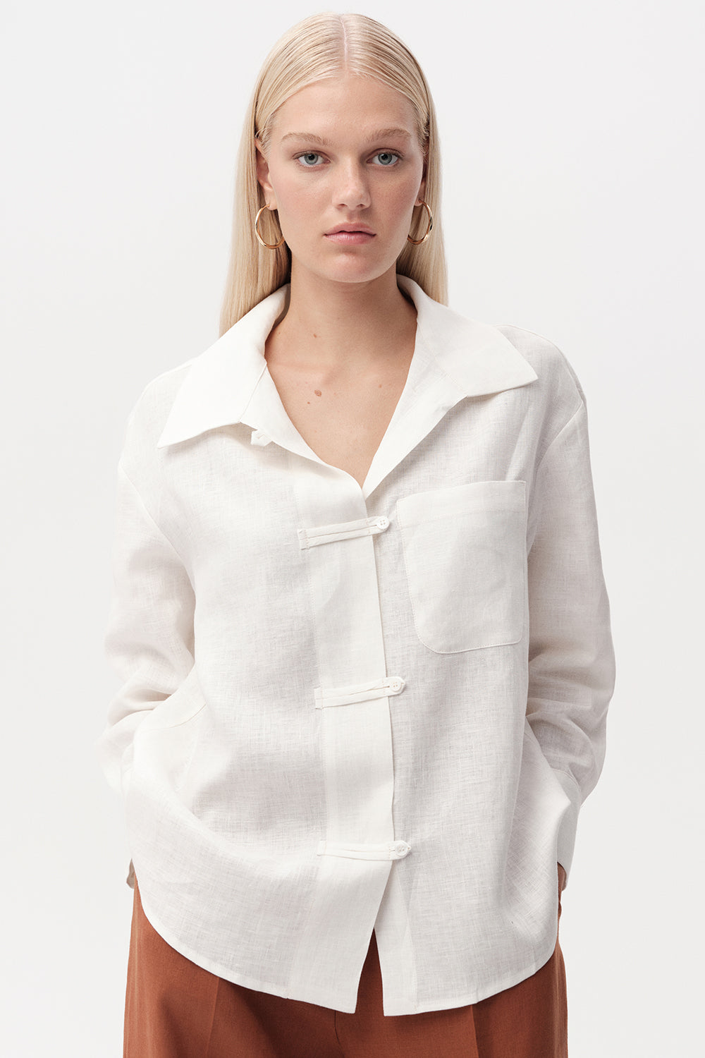 Uzun Kollu Cepli Düğmeli Keten Regular Beyaz Gömlek