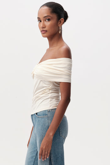 Omuzları Açık Metal Tokalı Slim Fit Örme Krem Bluz