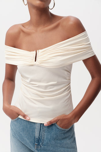 Omuzları Açık Metal Tokalı Slim Fit Örme Krem Bluz